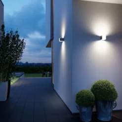 Aplique de exterior con sensor inteligente STEINEL L 840 SC, color antracita