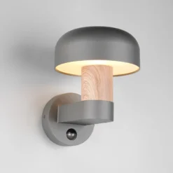 Aplique de exterior Fraser Sensor, gris/aspecto madera, aluminio IP54 E27