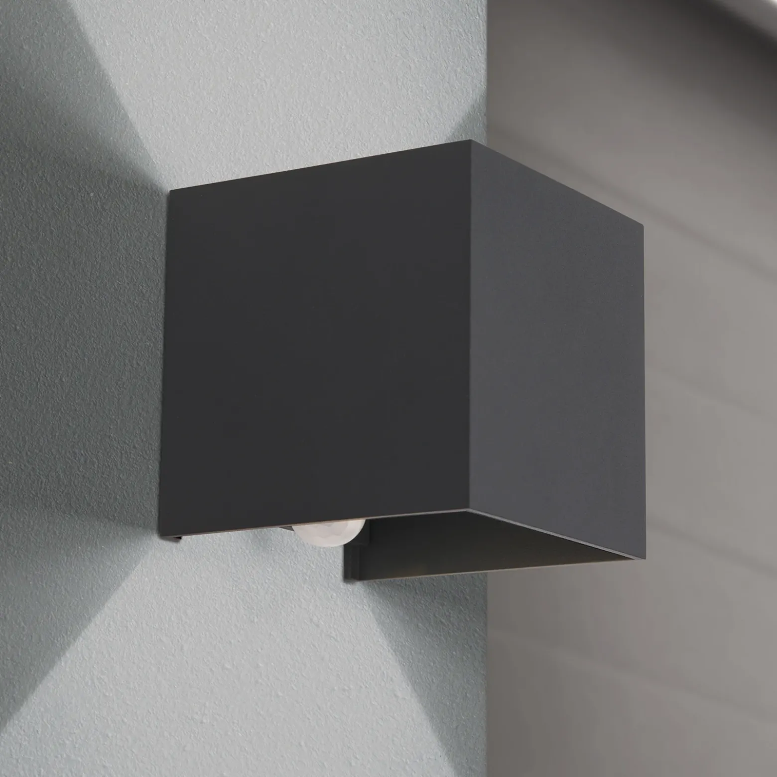 Aplique de exterior LED Cube-S, antracita, metal, sensor