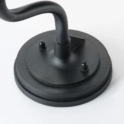 Aplique de exterior Lindby Kyan, altura 40 cm, negra, IP44, E27
