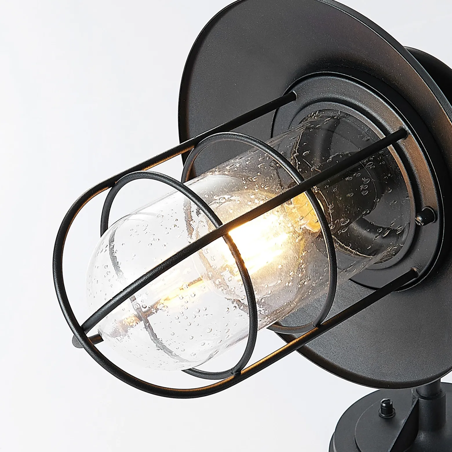 Aplique de exterior Lindby Kyan, altura 40 cm, negra, IP44, E27