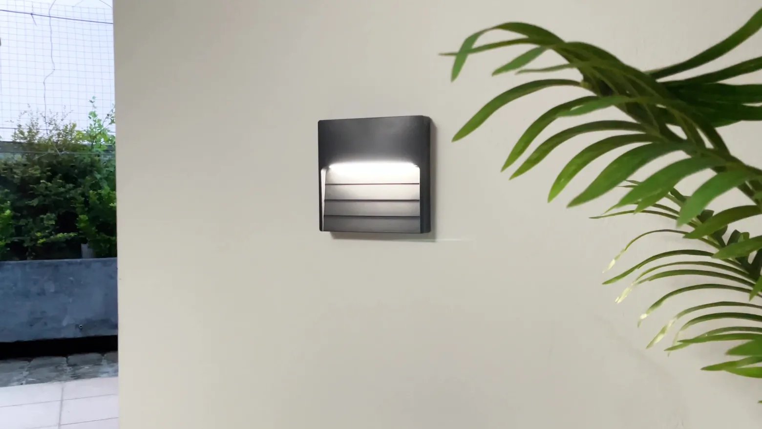 Aplique de exterior Lindby LED Elissa, negro, plástico, CCT