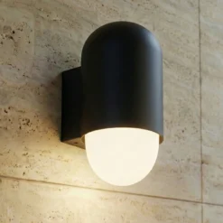Aplique de exterior Lindby Pilva, negro, metal, IP44, E27