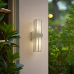 Aplique de exterior Lucande Chandan, 42 cm, blanco, metal, IP54