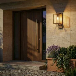 Aplique de exterior Lucande Ferda, portalámpara inferior, marrón, IP44