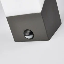Aplique de exterior Lucande Kiran, con sensor, gris, IP44, E27