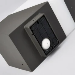 Aplique de exterior Lucande Kiran, con sensor, gris, IP44, E27