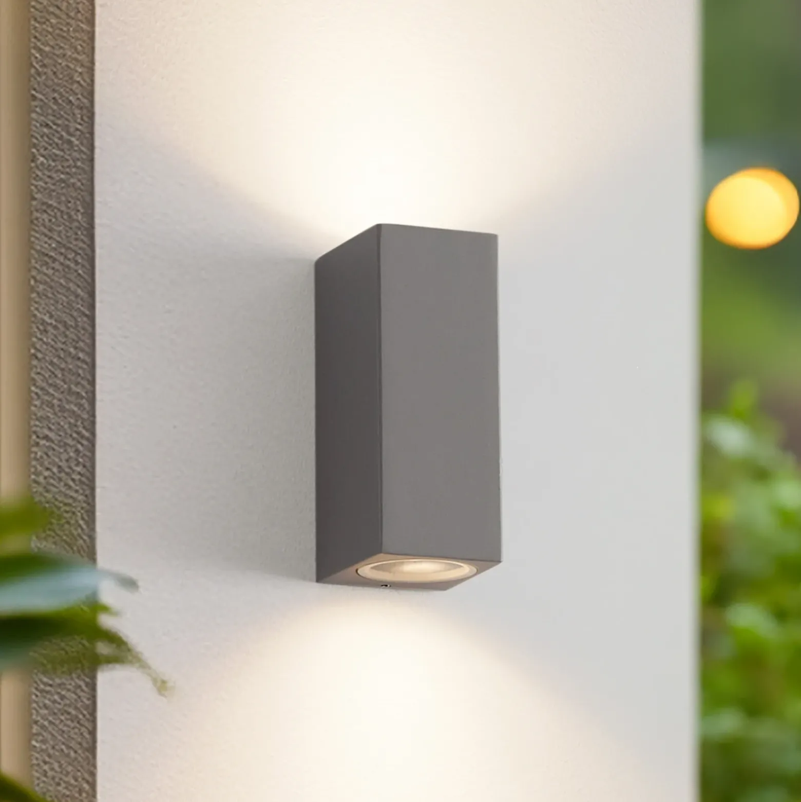 Aplique de exterior Lucande Xava, luz hacia arriba/abajo, gris, 2 luces, GU10