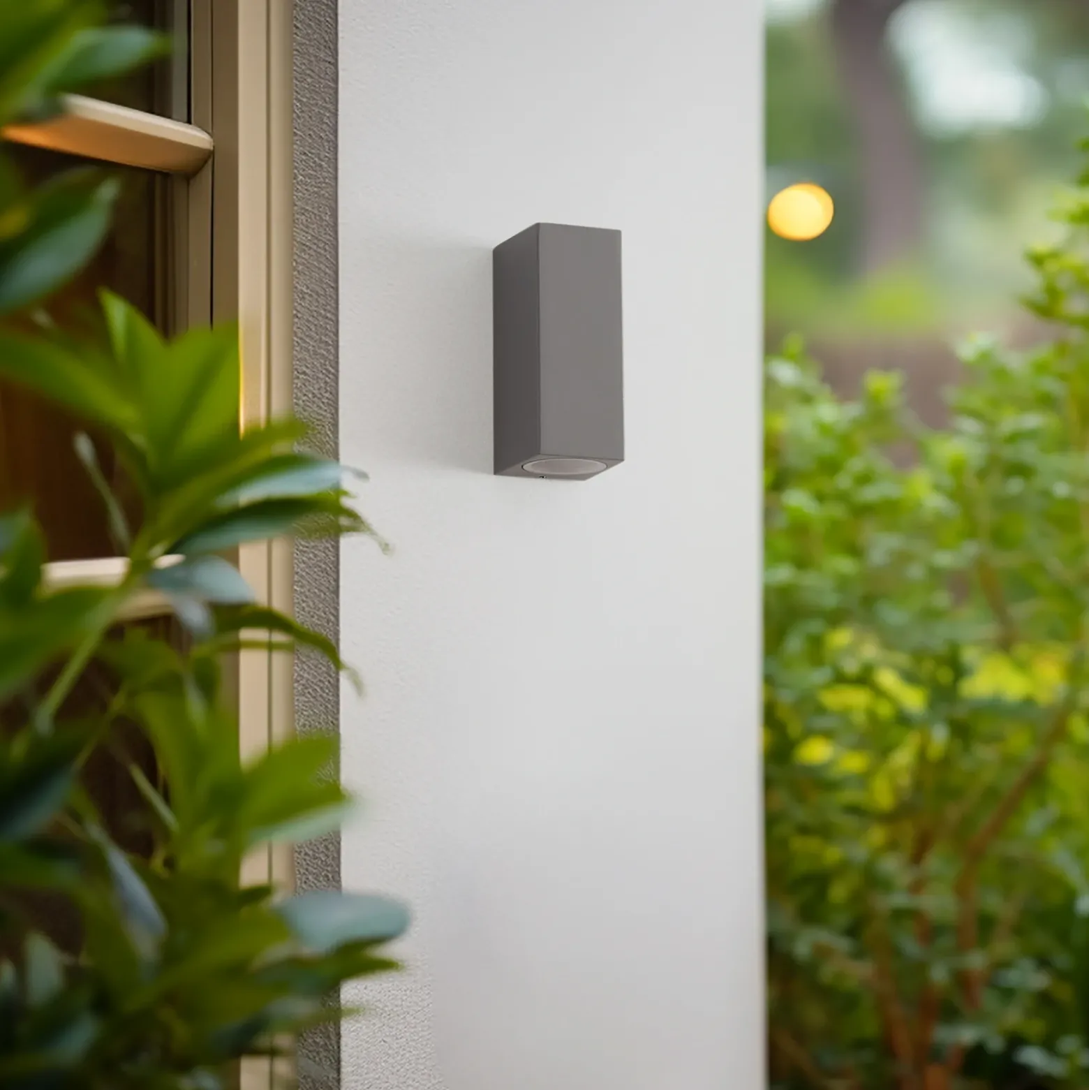 Aplique de exterior Lucande Xava, luz hacia arriba/abajo, gris, 2 luces, GU10