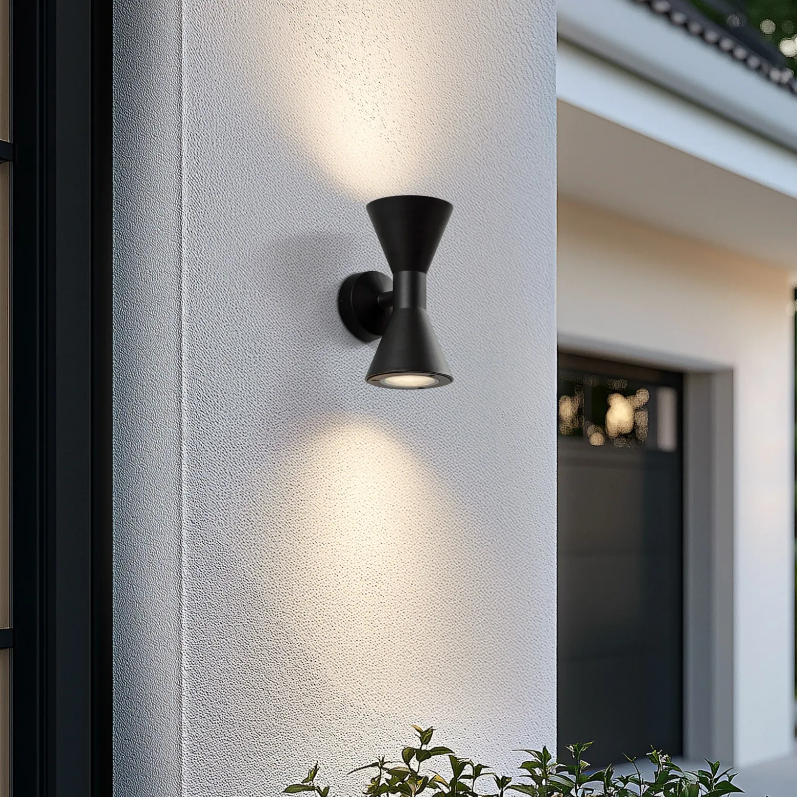 Aplique de exterior Lucande Xalor, negro, IP65, metal, GU10
