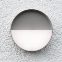 Aplique de exterior Meg LED recargable, color arena, Ø 15 cm