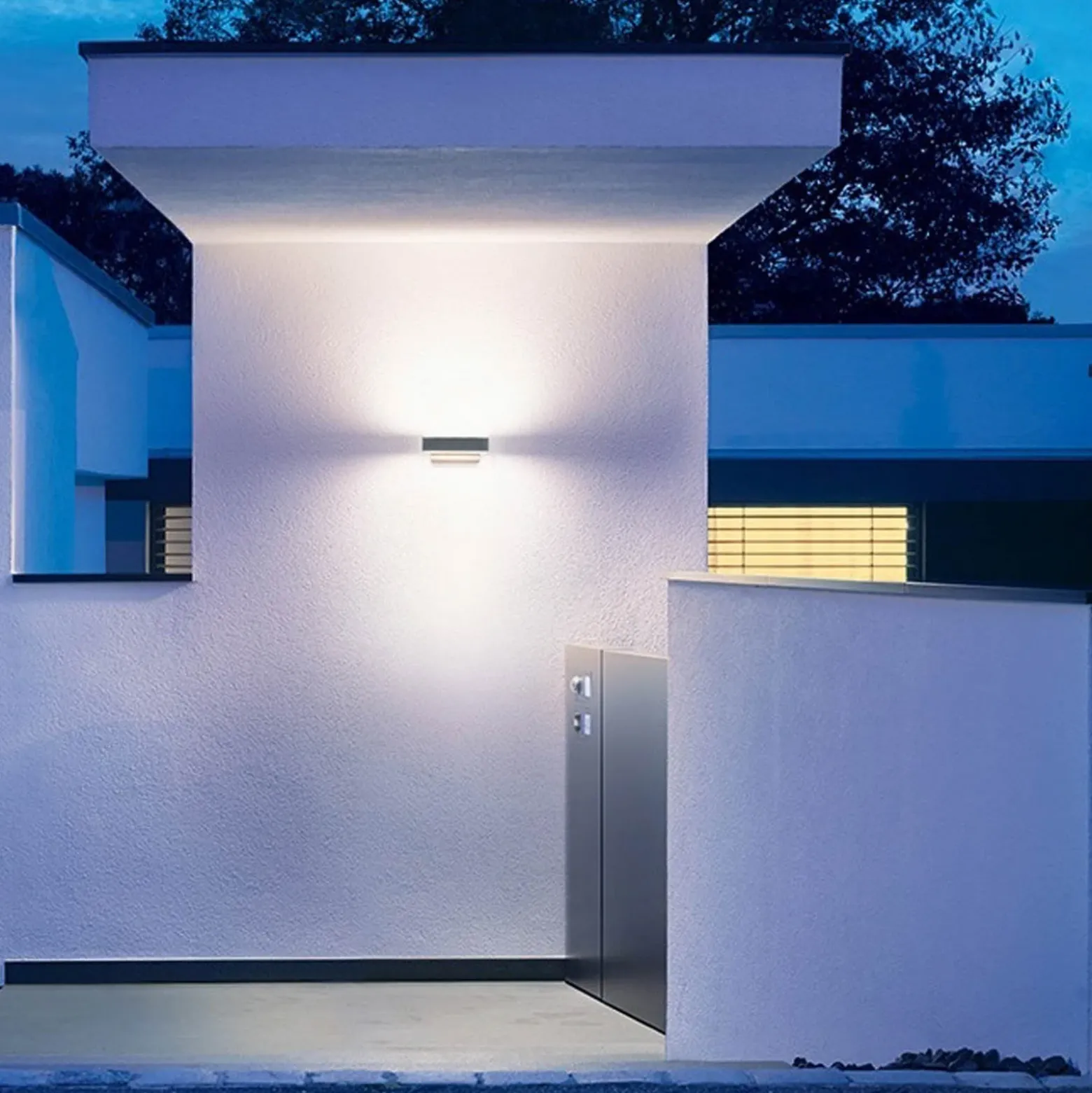 Aplique de exterior STEINEL Smart L 810 C, color antracita, con iluminación