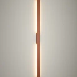 Aplique de pared LED Demi L, rojo ladrillo, aluminio, altura 144 cm, IP54
