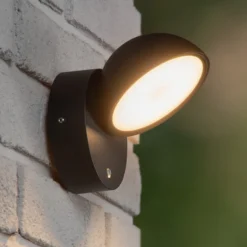 Aplique de pared LED Finn, negro, IP54, sensor día/noche