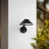 Aplique de pared LED Lindby Capelo, negro, metal, sensor, Ø20 cm