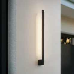 Aplique de pared LED Lindby Neano, 80 cm, negro, metal, IP54