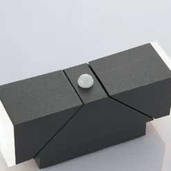 Aplique de pared LED Lindby Sally, 22 cm, antracita, IP54, sensor