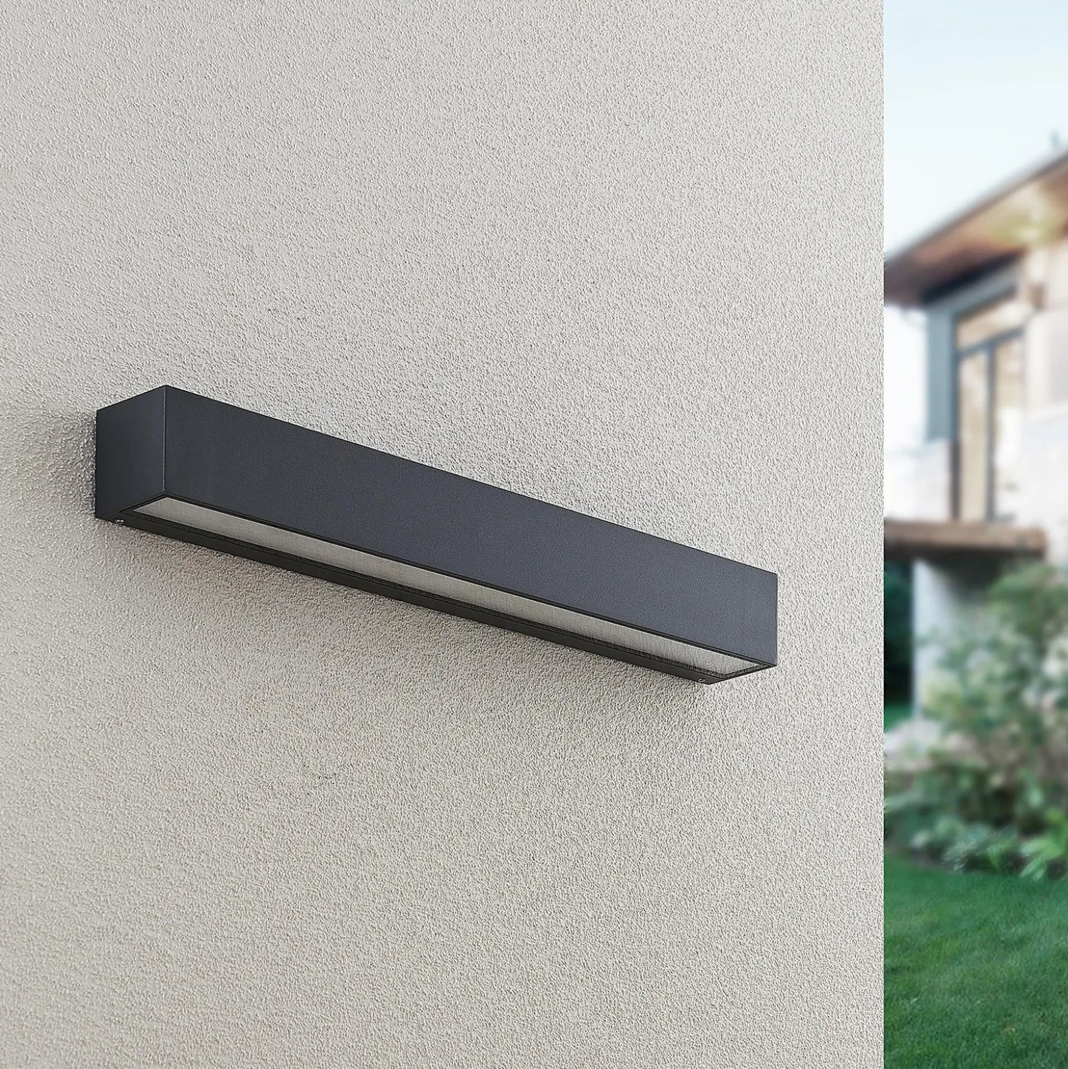 Aplique de pared LED Lucande Lengo, 50 cm, antracita, hacia abajo, 3000 K