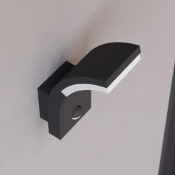 Aplique de pared LED Lucande Timm, sensor, 20 cm, antracita, IP54