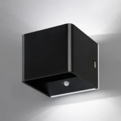 Aplique de pared LED Magnetics, negro, USB, detector de movimiento