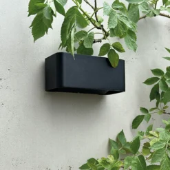 Aplique de pared LED para exterior Saturn de Dyberg Larsen, negro, 14,7 cm