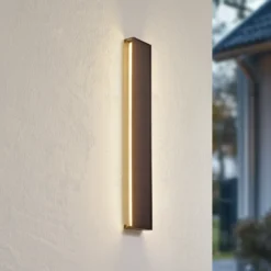 Aplique de pared LED solar Lindby Laarni, atenuable, IP54, negro