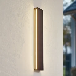 Aplique de pared LED solar Lindby Laarni, atenuable, IP54, negro