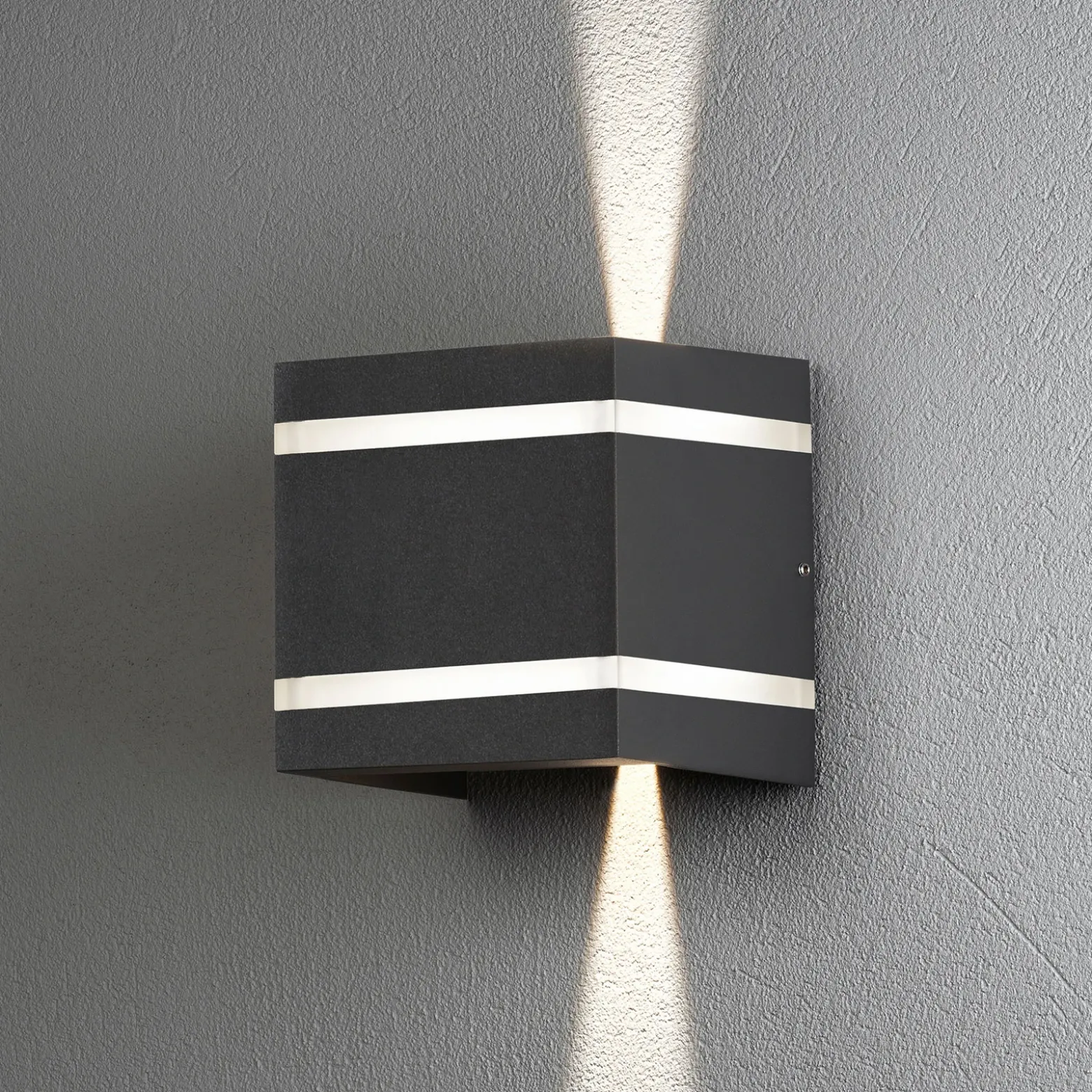Aplique exterior Cremona efecto rayas alto 14cm