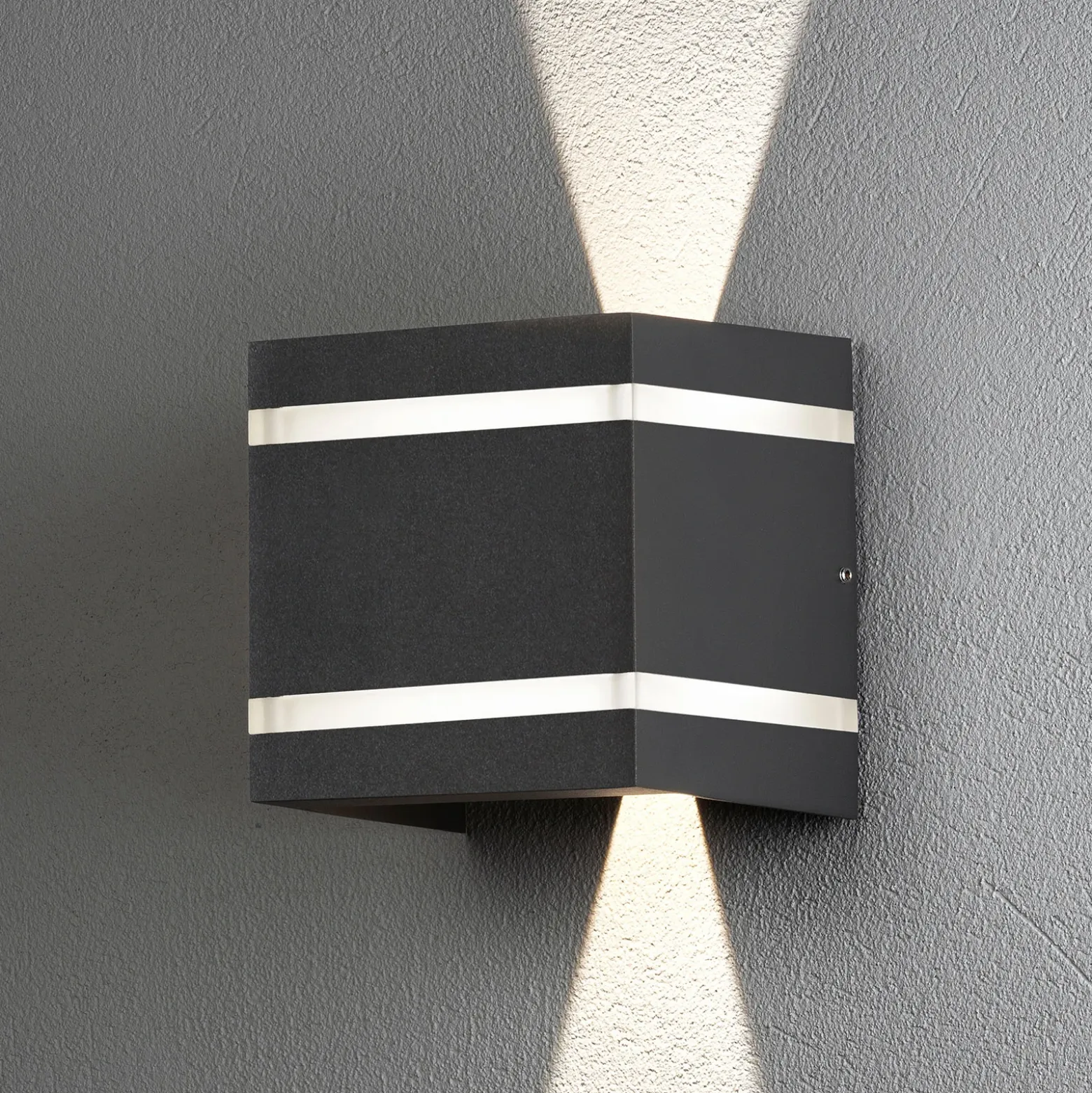 Aplique exterior Cremona efecto rayas alto 14cm