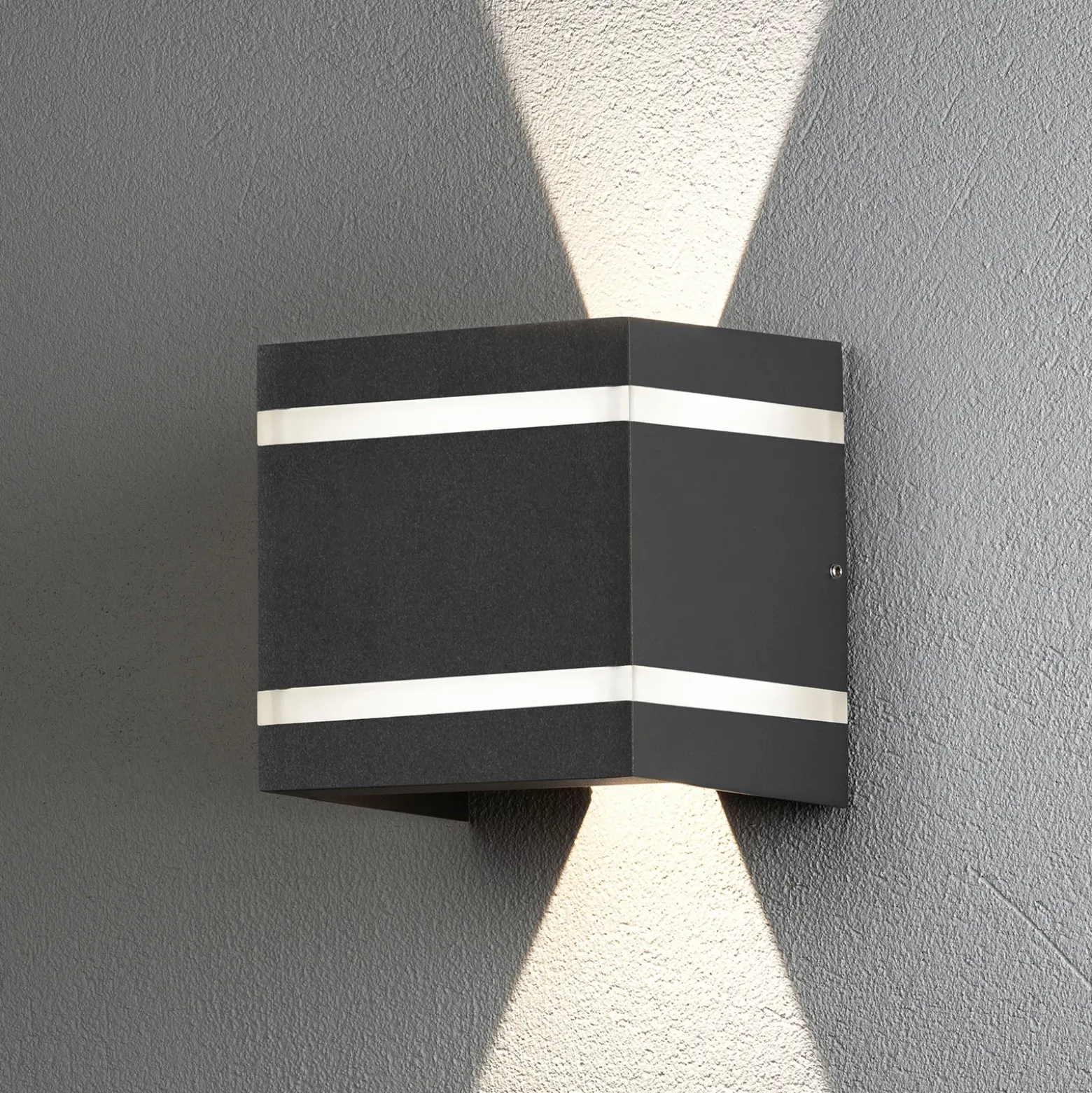 Aplique exterior Cremona efecto rayas alto 14cm
