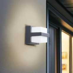 Aplique LED inteligente para exterior Lindby Fyra, angular, CCT RGB, Tuya