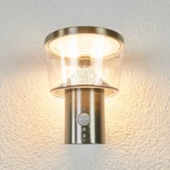 Aplique LED para exterior Antje de Lindby, detector de movimiento, IP44