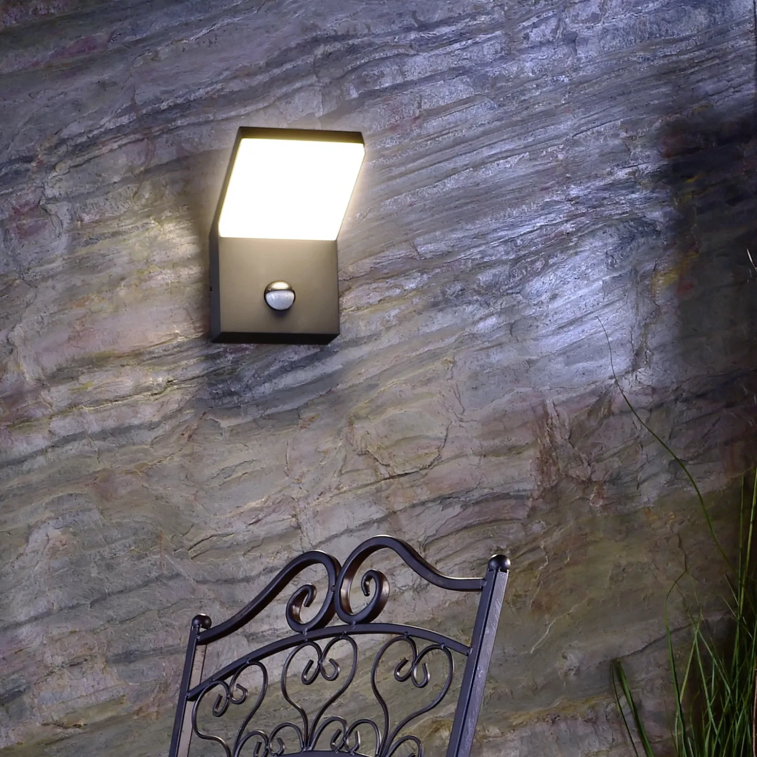 Aplique LED para exterior con sensor Tucanae, gris, altura 22 cm, IP54