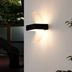 Aplique LED para exteriores Skadi arqueado