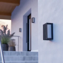 Aplique LED para exterior Genovese, negro, altura 24 cm, con sensor