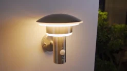 Aplique LED para exterior Lillie de Lindby, sensor, altura 19 cm