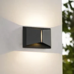 Aplique LED para exterior Lindby Anlira, negro, Up & down, IP65