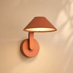 Aplique LED para exterior Lindby Capelo, color tierra, Ø 20 cm, IP65
