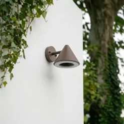 Aplique LED para exterior Lindby Soran, marrón, metal, IP44