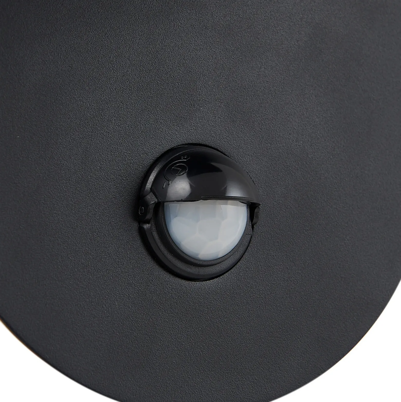 Aplique LED para exterior Lindby Lacie, sensor, blanco/negro, aluminio