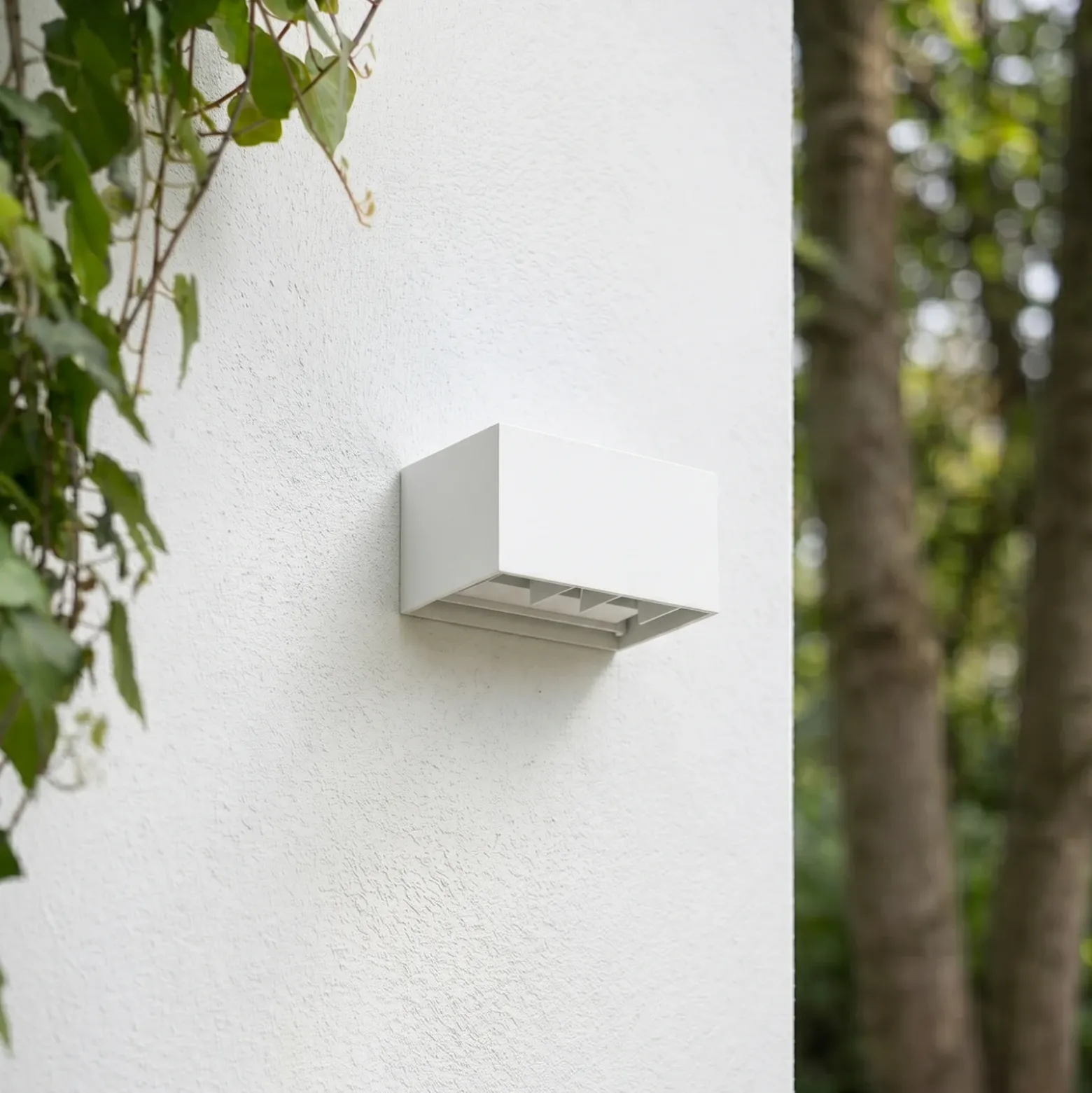 Aplique LED para exterior Lindby Nivar, angular, blanca, 20 cm, IP54