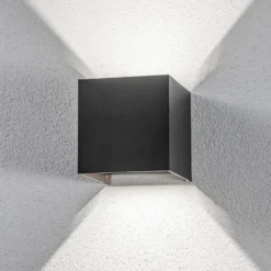 Aplique LED para exterior Lindby Nivar, angular, negro, 10 cm, IP54