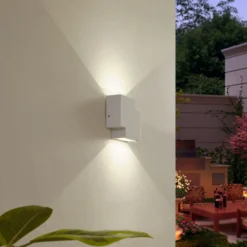 Aplique LED para exterior Lindby Fendir, blanco, aluminio, 10,5 cm