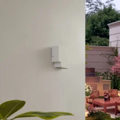 Aplique LED para exterior Lindby Fendir, blanco, aluminio, 10,5 cm