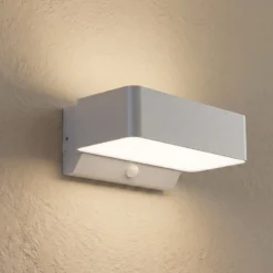 Aplique LED para exterior Lindby Fando, plata mate, con sensor, IP44