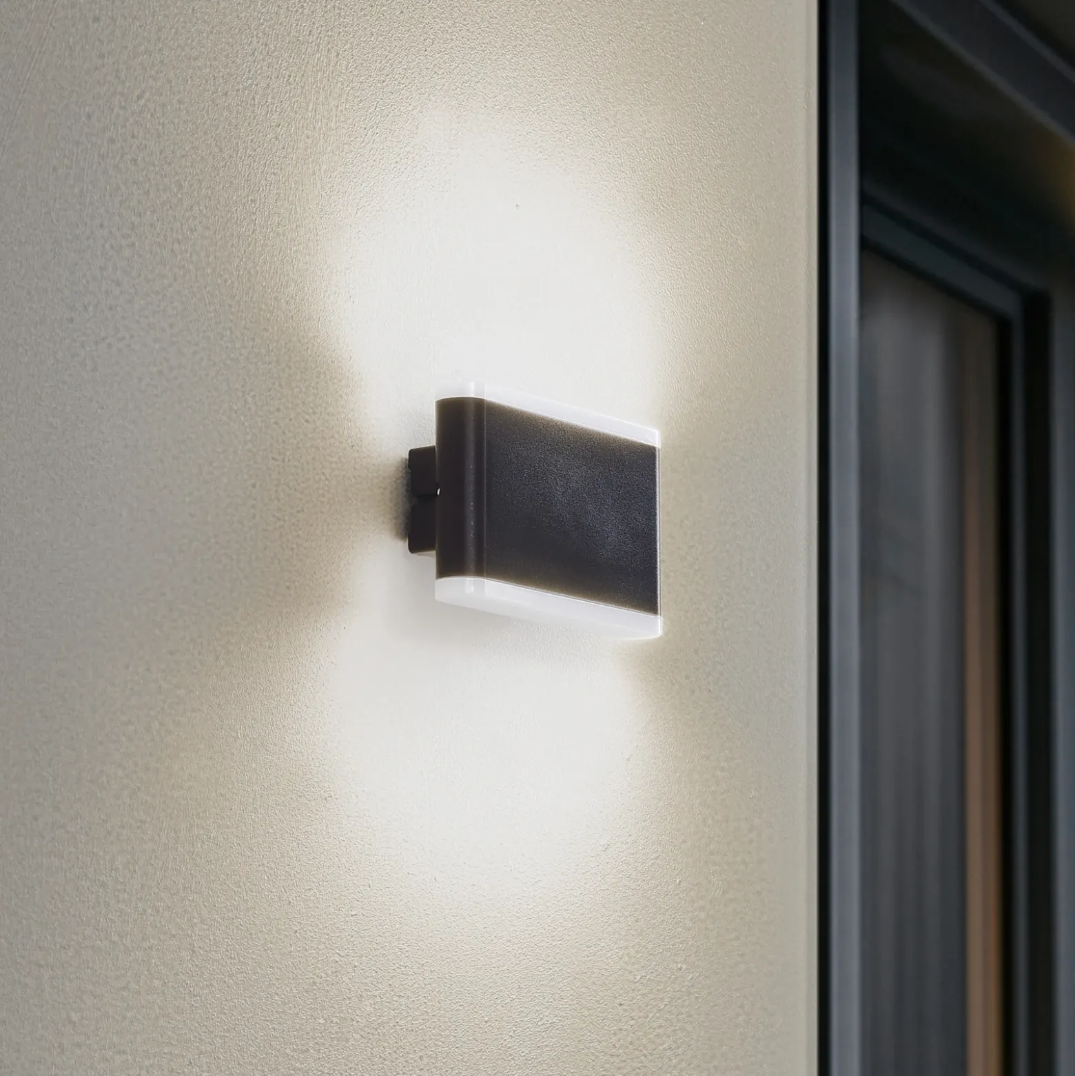 Aplique LED para exterior Lindby Smart Elvi, CCT, RGB, Tuya, IP54