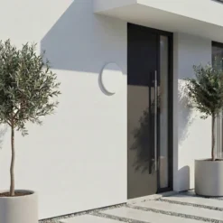 Aplique LED para exterior Lindby Selinel, blanco, Ø 23 cm, número de casa