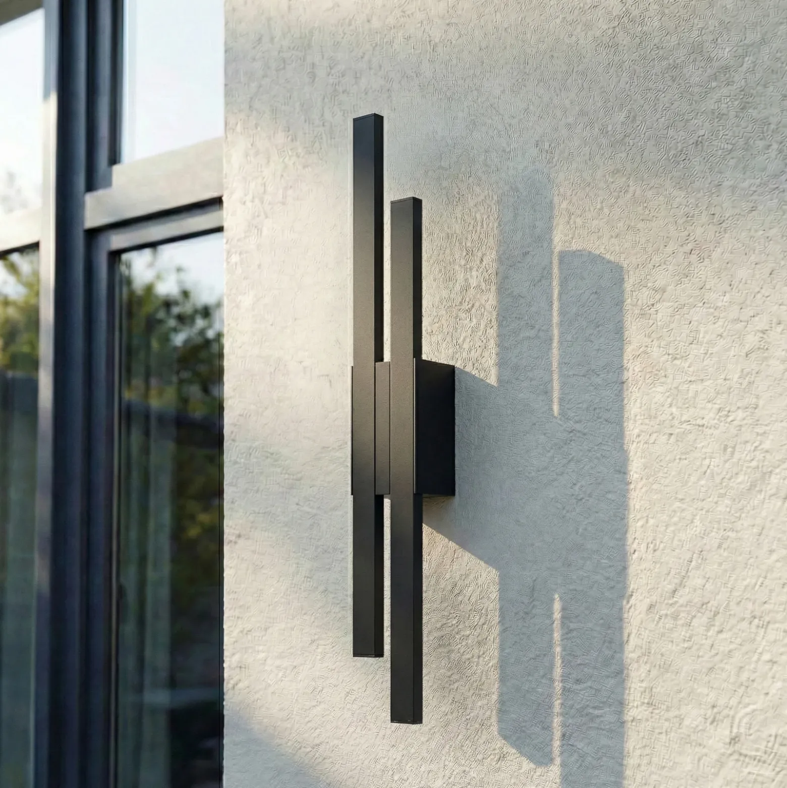 Aplique LED para exterior Lindby «Sakari», negro, aluminio, altura 59 cm