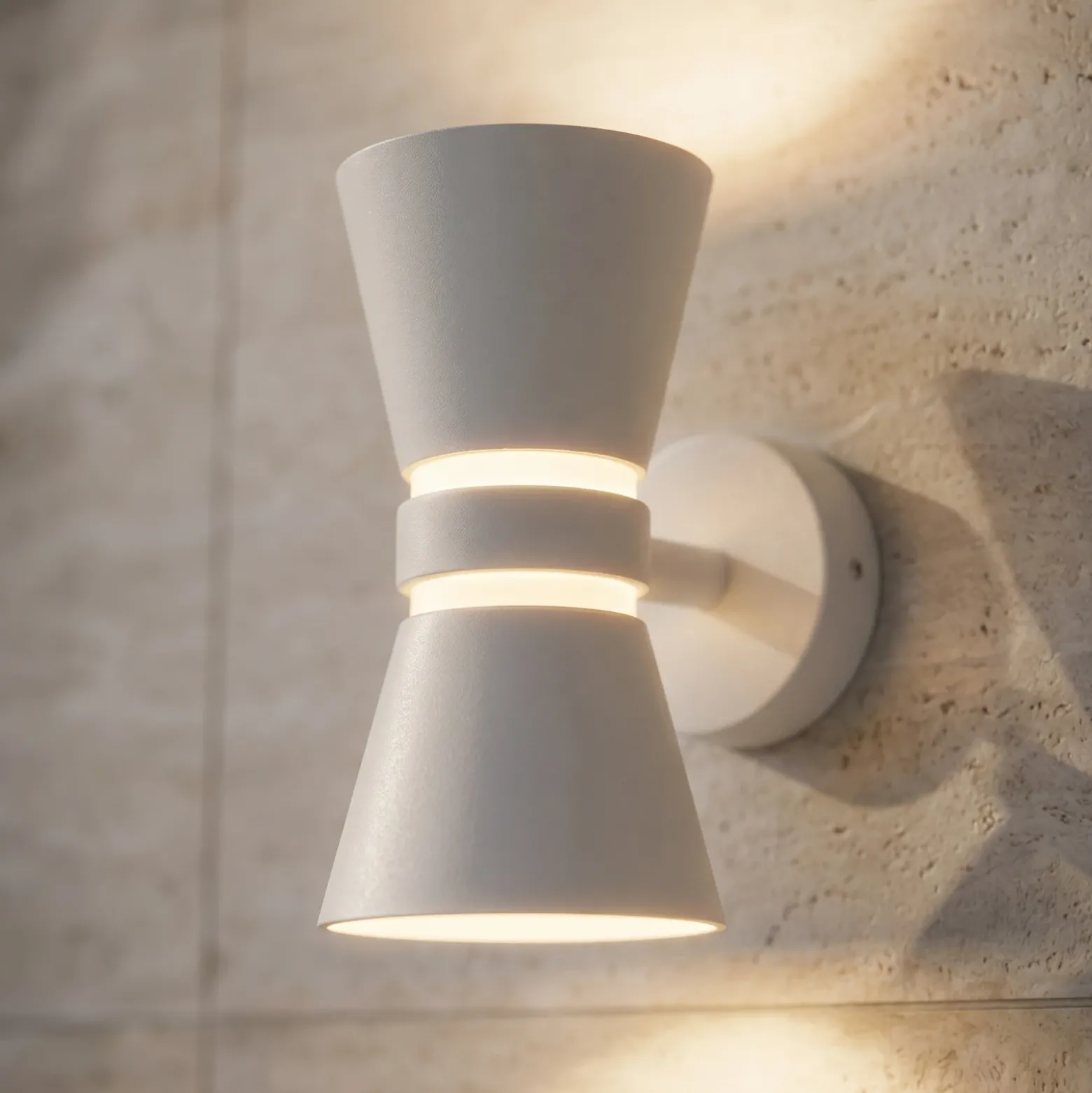 Aplique LED para exterior Lucande Meravi, blanca, 2 luces, IP44