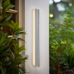 Aplique LED para exterior Lucande Melira, 100 cm de largo, gris claro